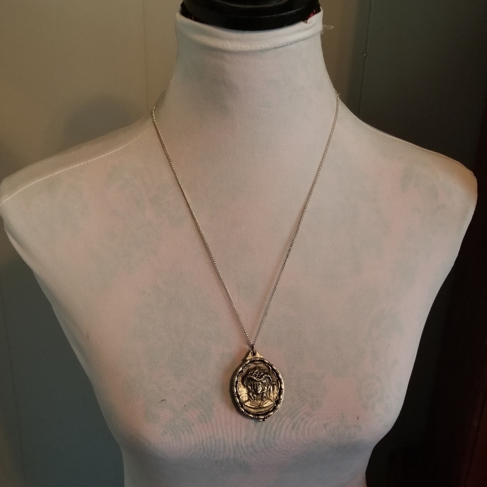 relisted -Vintage slide locket necklace Victorian lady silver tone - Picture 8 of 17